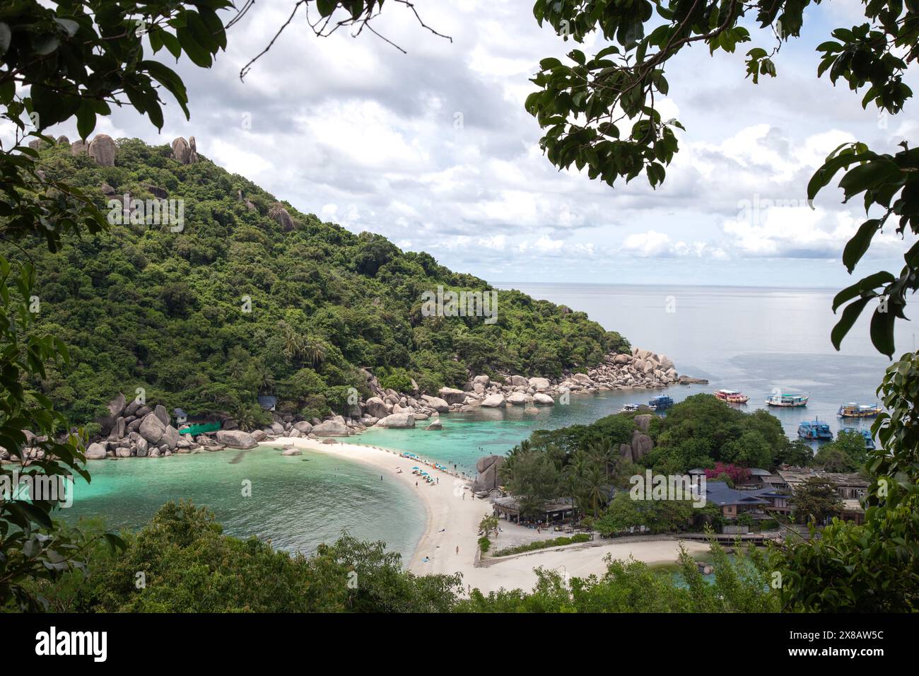 Turisti nella spiaggia tropicale dell'isola di Koh Tao, Thailandia Foto Stock