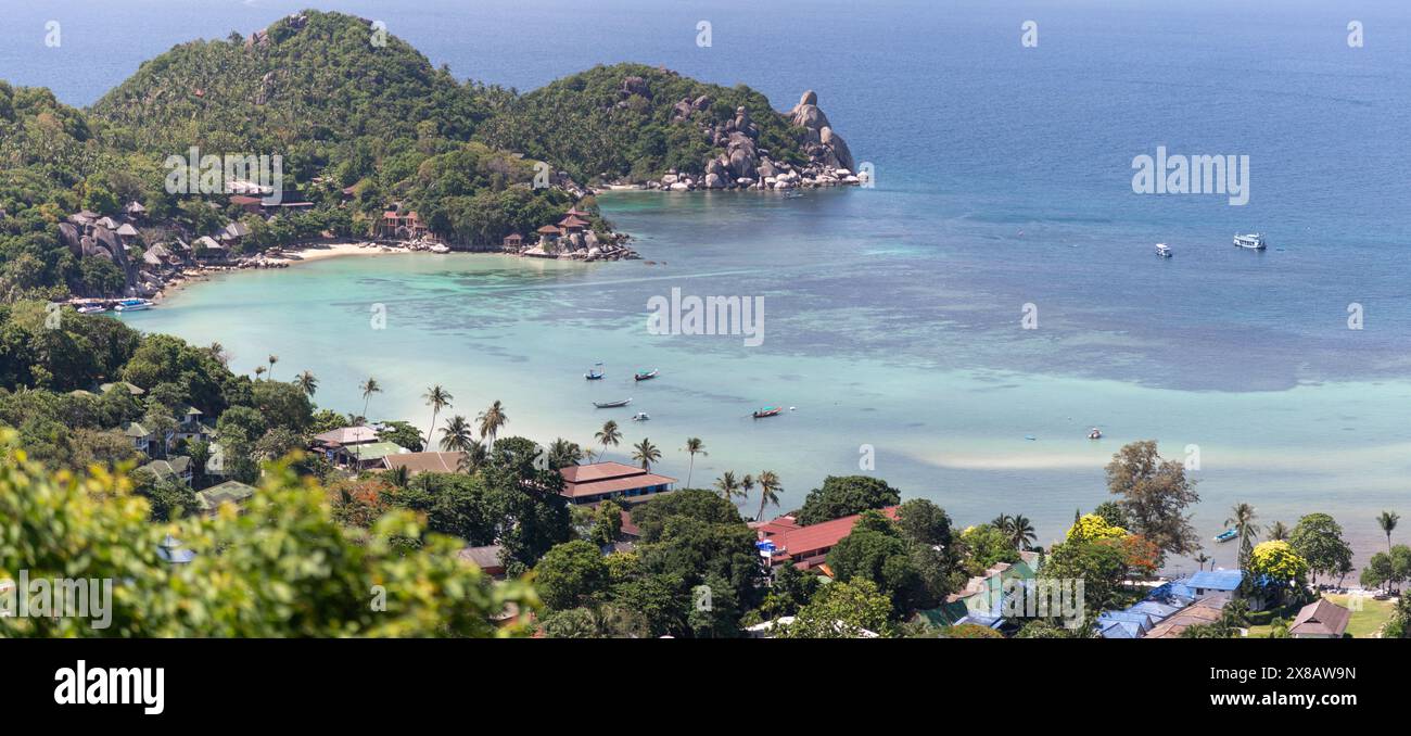 Vista aerea di una spiaggia tropicale dell'isola in Thailandia-Chalok Bay Foto Stock
