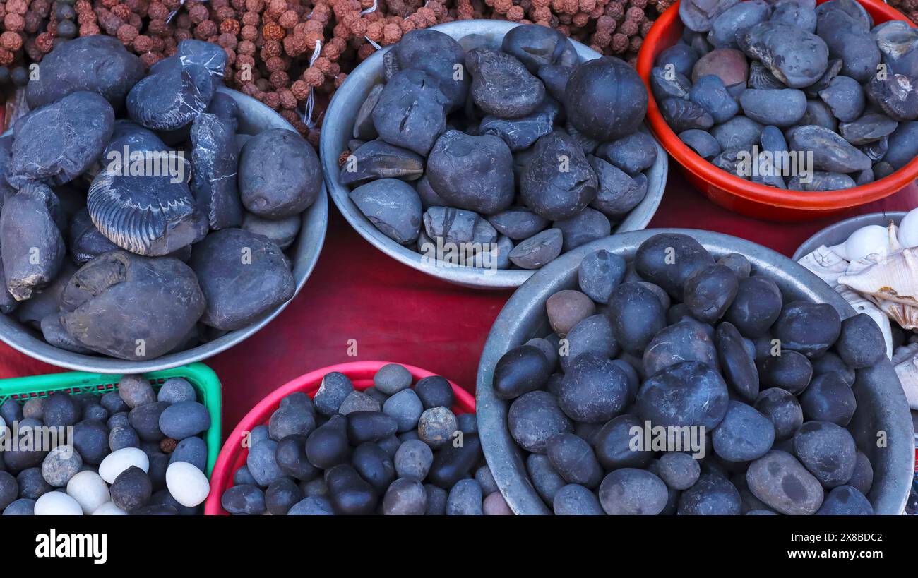 Holy Black Stones e Rudraksh on Shop, Kathmandu, Nepal. Foto Stock