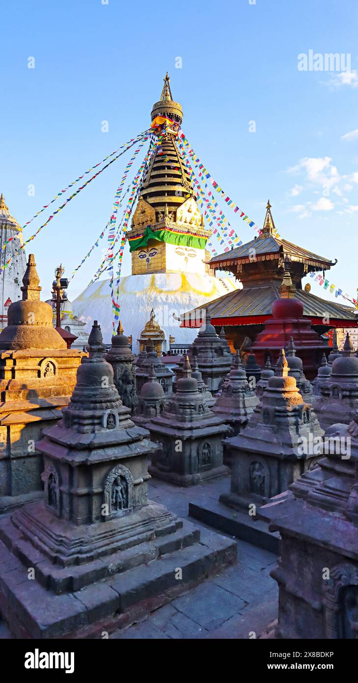 Vista serale di Swayambhu Mahachaitya, Kathmandu, Nepal. Foto Stock
