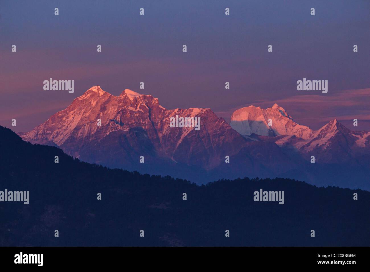 Vista serale dei monti Annapoorna, Sailung, Nepal. Foto Stock