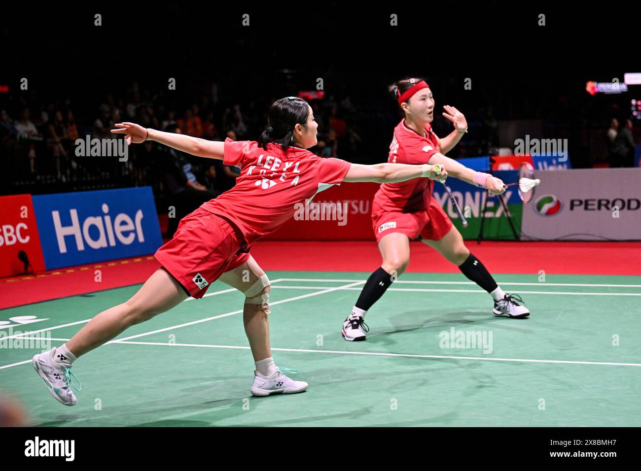Kuala Lumpur, Malesia. 24 maggio 2024. Lee Yu Lim(L)/Shin Seung Chan della Corea del Sud ha fatto ritorno durante il match di doppio femminile tra Keng Shuliang/Zhang chi della Cina e Lee Yu Lim/Shin Seung Chan della Corea del Sud al Malesia Masters 2024 a Kuala Lumpur, Malesia, maggio. 24, 2024. Crediti: Cheng Yiheng/Xinhua/Alamy Live News Foto Stock