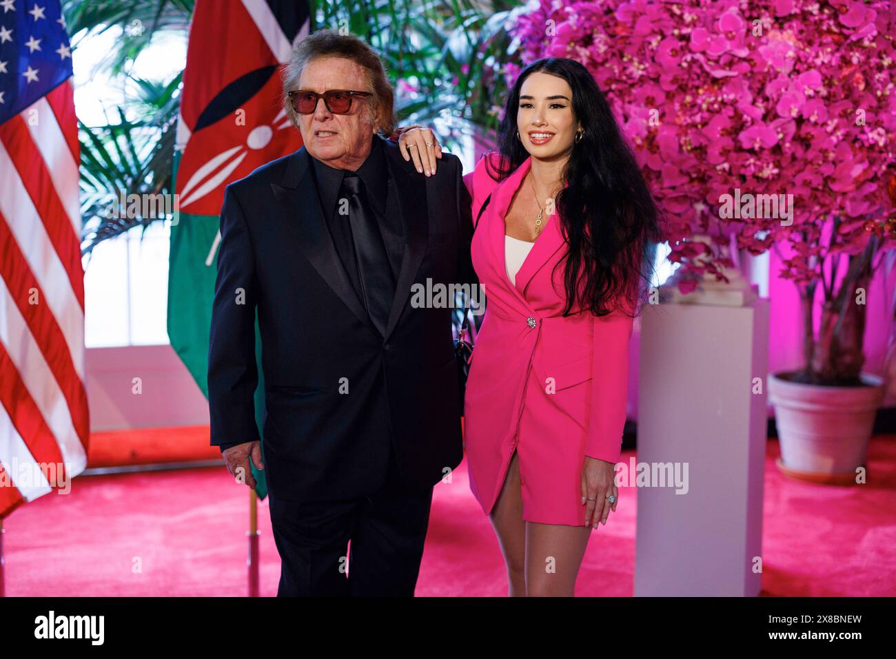 Il cantante Don McLean e Paris Dunn sono visti nella Booksellers Room della Casa Bianca a Washington DC, durante la cena di Stato per la visita ufficiale di Stato del presidente keniota William Ruto negli Stati Uniti giovedì 23 maggio 2024. Crediti: Aaron Schwartz/CNP/MediaPunch Foto Stock