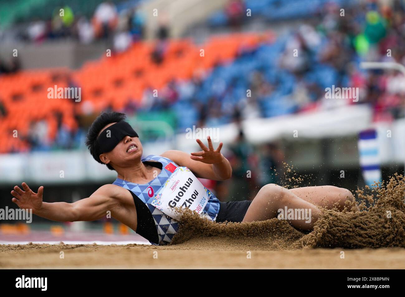 Kobe, Giappone. 24 maggio 2024. La Cina Zhou Guohua gareggia durante la finale Women's Long Jump T11 ai Campionati del mondo di atletica leggera Para che si sono svolti a Kobe, Giappone, il 24 maggio 2024. Crediti: Zhang Xiaoyu/Xinhua/Alamy Live News Foto Stock