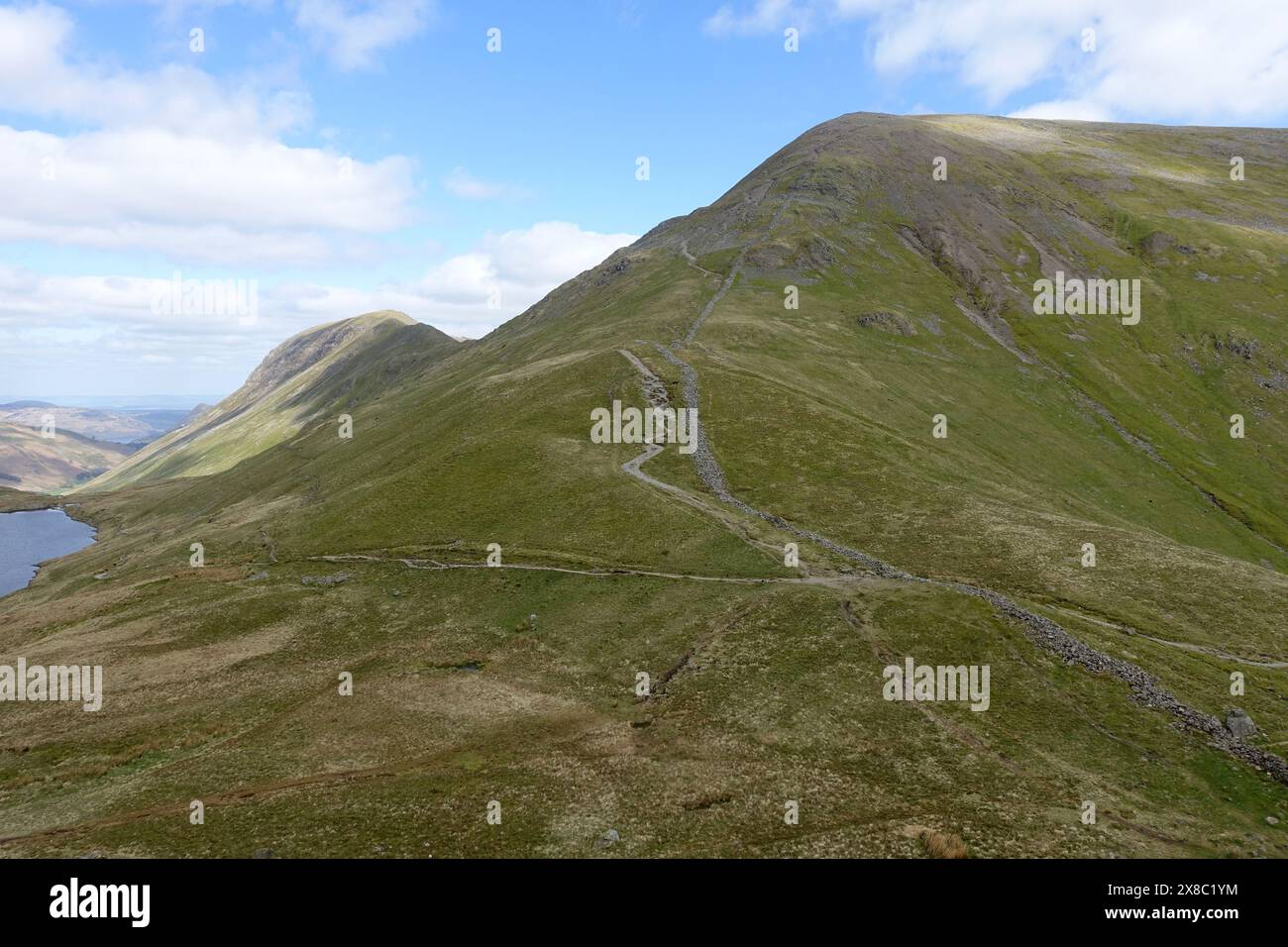 Percorso per Wainwrights Fairfield & St Sunday Crag da Grisedale Hause di Grisedale Tarn nel Lake District National Park, Cumbria, Inghilterra, Regno Unito. Foto Stock