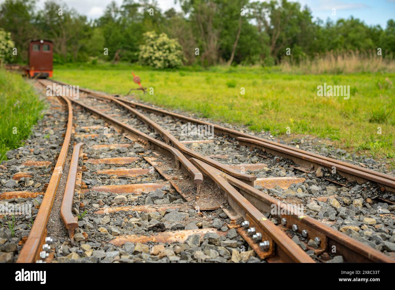 vecchio e arrugginito nodo ferroviario, riabilitato per il turismo Foto Stock