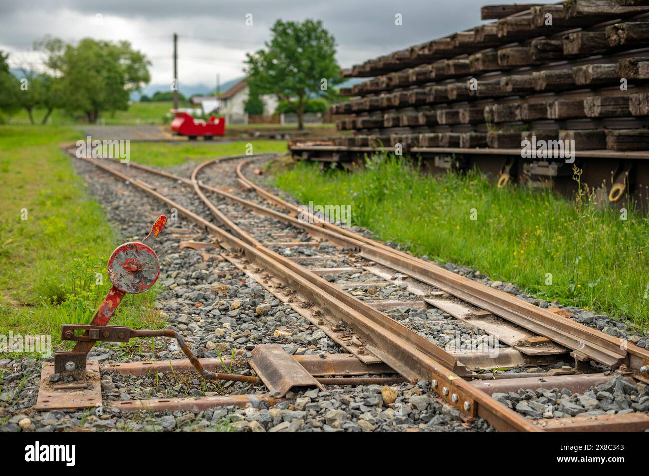 vecchio e arrugginito nodo ferroviario, riabilitato per il turismo Foto Stock