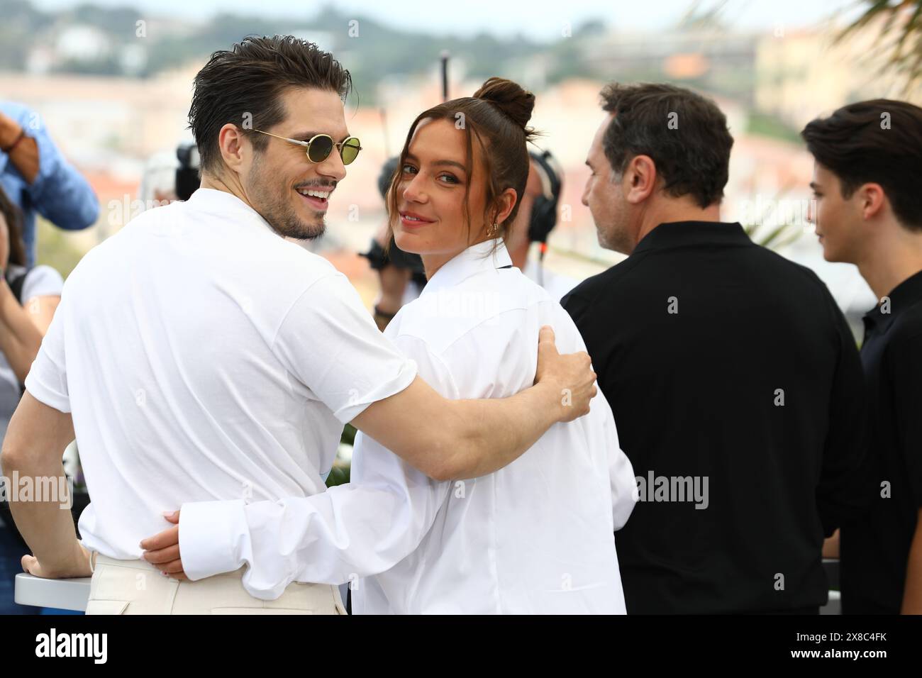 24 maggio 2024, Cannes, Costa azzurra, Francia: FRANCOIS CIVIL e ADELE EXARCHOPOULOS posano durante la photocall "Beating Hearts" al 77° Festival annuale di Cannes al Palais des Festivals di Cannes, Francia (Credit Image: © Mickael Chavet/ZUMA Press Wire) SOLO USO EDITORIALE! Non per USO commerciale! Foto Stock