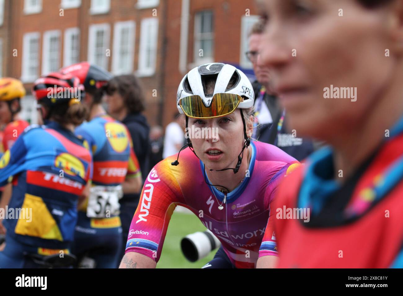 Colchester, Regno Unito. 24 maggio 2024. La Ford RideLondon Classique 2024, una gara UCI Women's World Tour, è iniziata oggi con la prima tappa che si è conclusa nella città di Colchester. Molte delle migliori donne gareggeranno in tre tappe in tre giorni in una delle gare d'élite del calendario ciclistico. Lorena Wiebes del Team SD Worx-Protime vince la prima tappa. Credito: Vista orientale/Alamy Live News Foto Stock