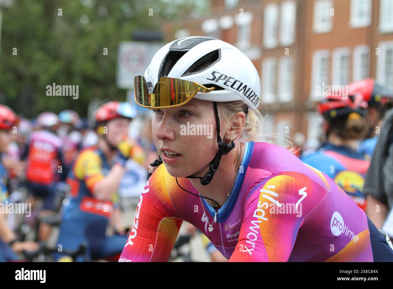 Colchester, Regno Unito. 24 maggio 2024. La Ford RideLondon Classique 2024, una gara UCI Women's World Tour, è iniziata oggi con la prima tappa che si è conclusa nella città di Colchester. Molte delle migliori donne gareggeranno in tre tappe in tre giorni in una delle gare d'élite del calendario ciclistico. Lorena Wiebes del Team SD Worx-Protime vince la prima tappa. Credito: Vista orientale/Alamy Live News Foto Stock