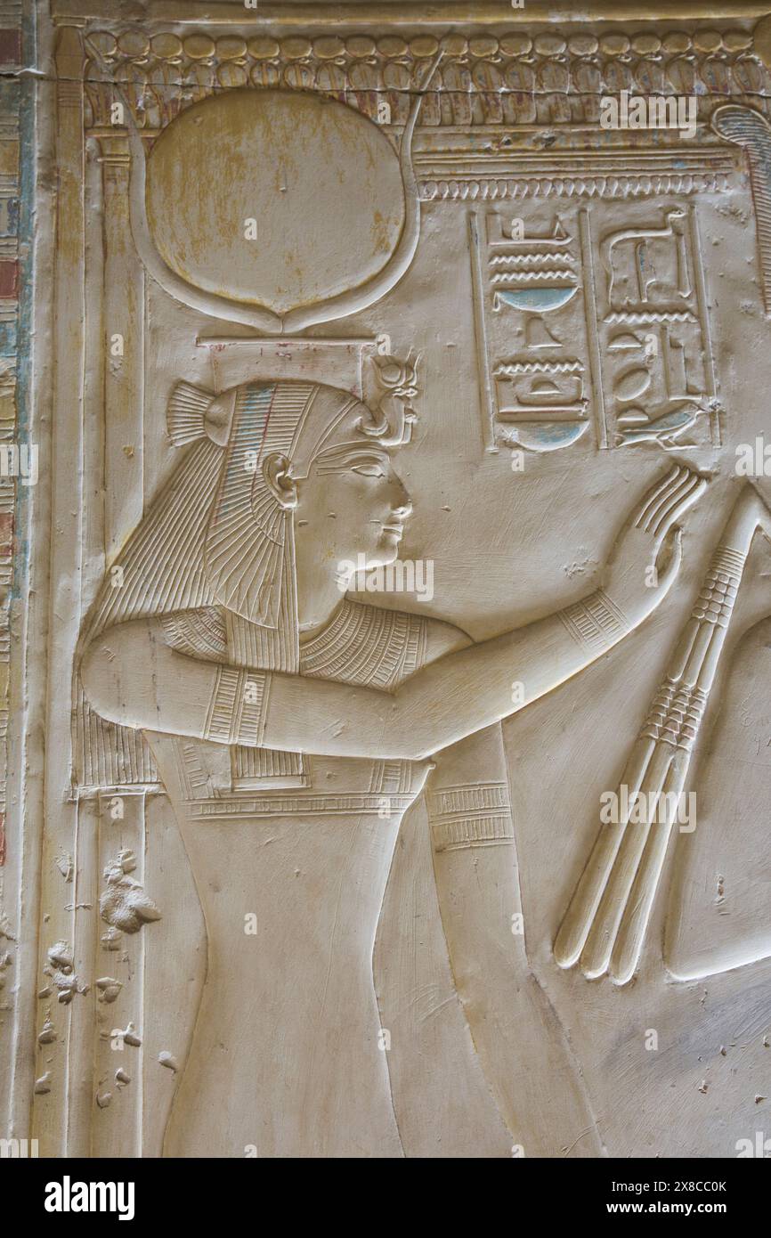Il bassorilievo della dea Hathor, tempio di Seti I, Abydos, Egitto Foto Stock