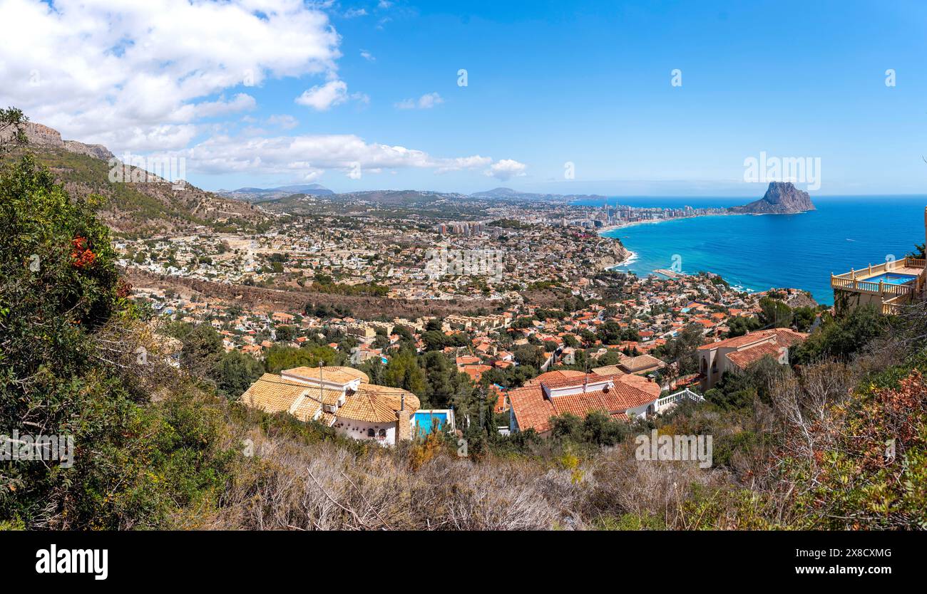 Vista aerea di Calpe e del parco naturale di Penyal d'IFAC, Costa Blanca, Spagna Foto Stock