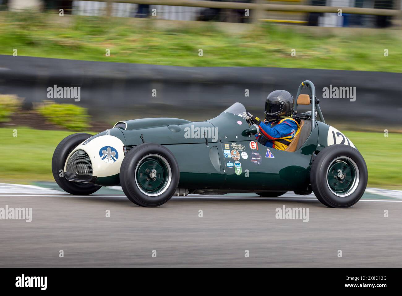 Ian Nuthall nella sua Cooper-Bristol Mk2 T23 del 1953 durante la gara di Parnell Cup al Goodwood 81st Members Meeting del 2024, Sussex, Regno Unito Foto Stock