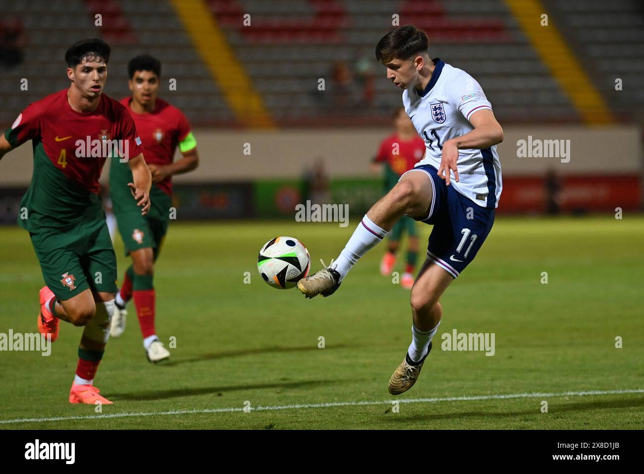 Larnaca, Cipro, 24 maggio 2024. Inghilterra U17 in azione durante il pareggio del gruppo D contro il Portogallo ai Campionati europei di Cipro. Crediti: TeeGeePix/Alamy Live News Foto Stock