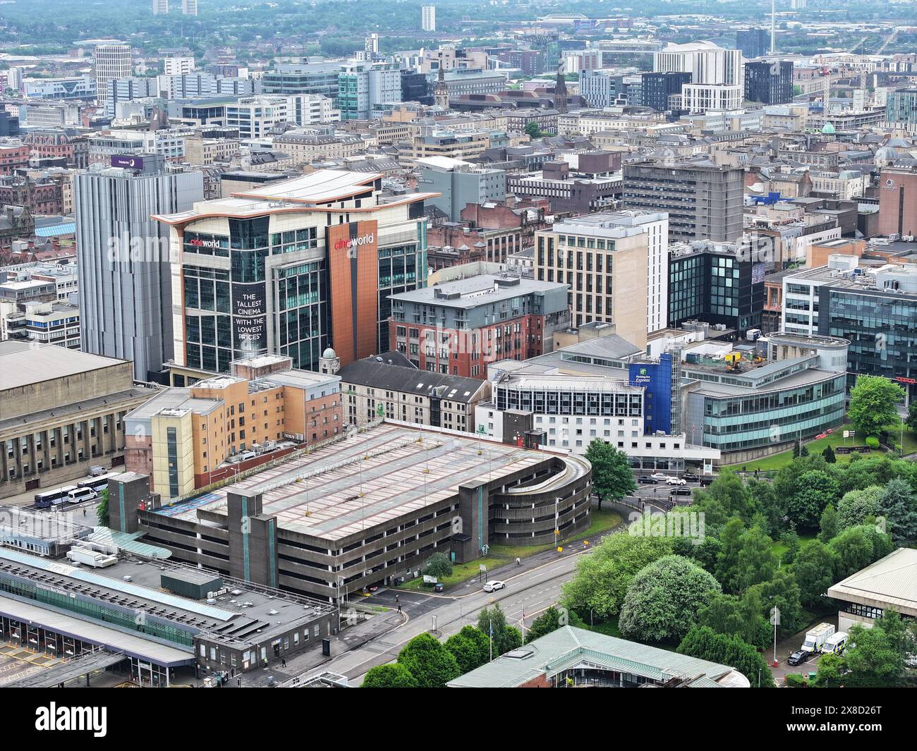 Veduta aerea del centro di Glasgow con il Cineworld e il parcheggio di Concert Square Foto Stock