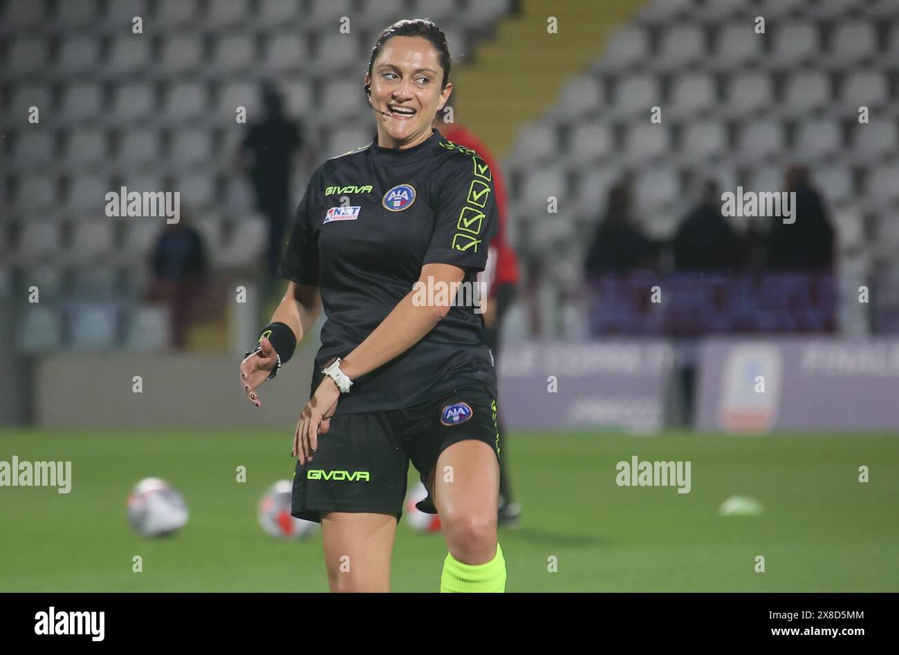 Cesena, Italia. 24 maggio 2024. l'arbitro, signora. Maria Marotta durante la finale della Frecciarossa Women's Italian Cup 2023/2024 tra Roma e Fiorentina femminile allo stadio Dino Manuzzi di Cesena, Italia settentrionale, venerdì 24 maggio, 2024. sport - calcio - (foto Michele Nucci credito: LaPresse/Alamy Live News Foto Stock