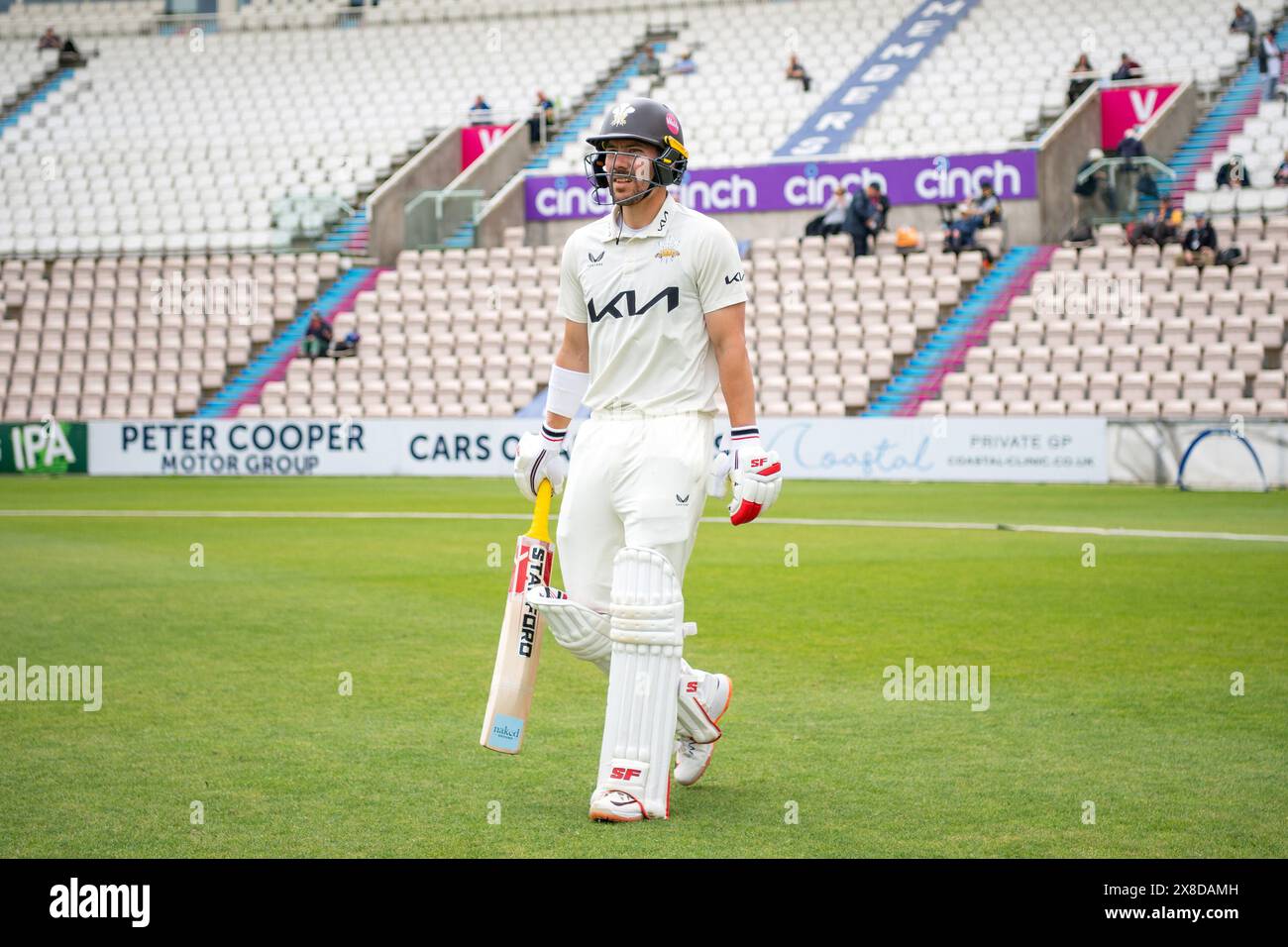 Southampton, Regno Unito. 24 maggio 2024. Rory Burns, del Surrey, si è messo a battere all'inizio del Vitality County Championship Division One match tra Hampshire e Surrey all'Utilita Bowl. Crediti: Dave Vokes/Alamy Live News Foto Stock