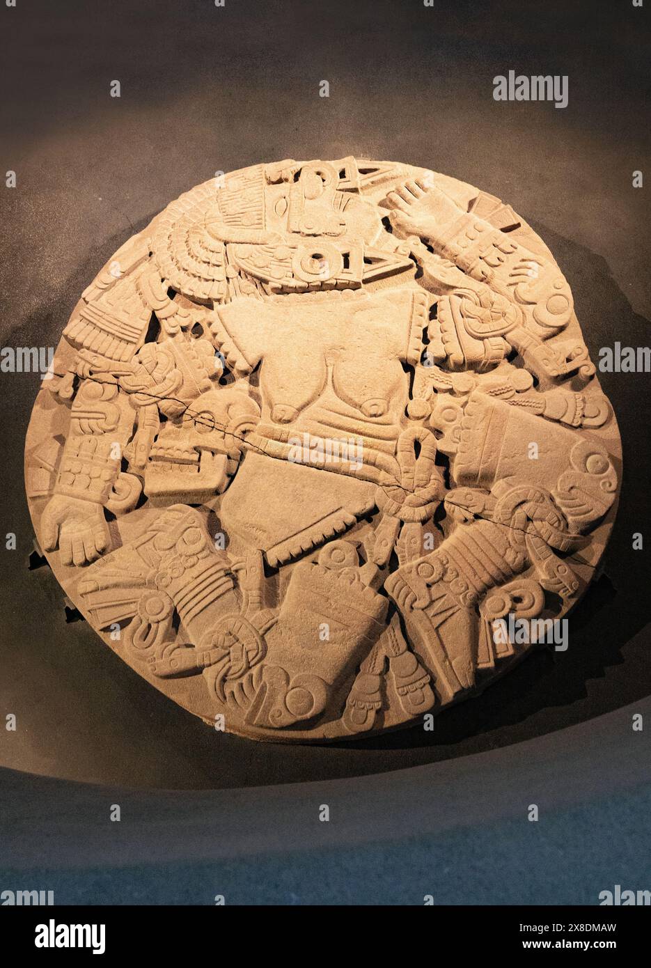 Scultura azteca della Coyolxauhqui smembrata, la dea della Luna, uccisa da suo fratello. Scoperto nel 1978, Tenochtitlan, Templo Mayor, città del Messico Foto Stock