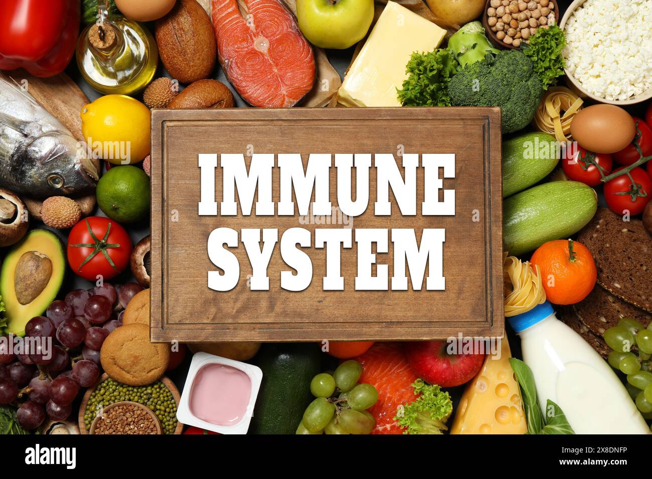 Sistema immunitario potenziamento con una corretta alimentazione. Cibo e tavola diversi, piatto Foto Stock