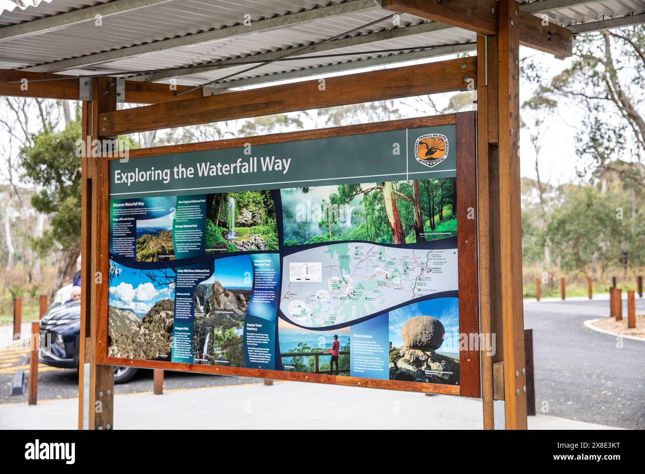 The Waterfall Way tra Ambleside e Coffs Harbour, cartelli informativi e mappe nel parco nazionale Guy Fawkes, nuovo Galles del Sud, Australia Foto Stock