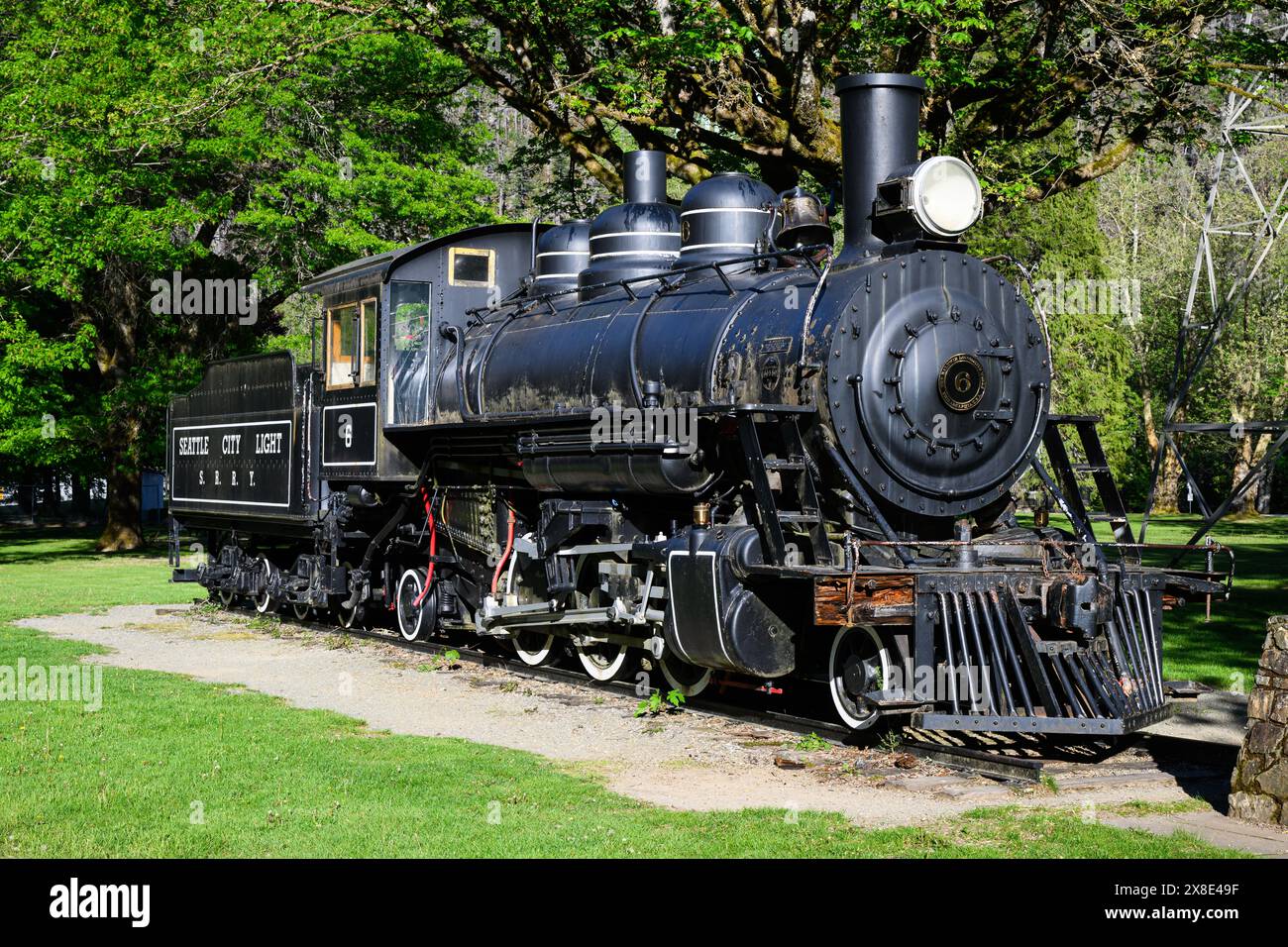 Newhalem, Washington, USA - 10 maggio 2024; Old Number Six Baldwin Steam Locomotive in mostra a Newhalem, l'ex Seattle City Light Skagit River Railway Foto Stock