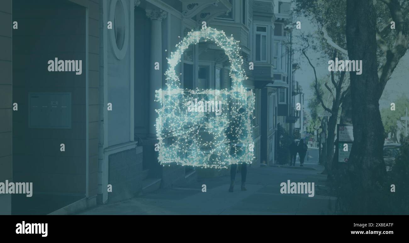 Immagine del lucchetto di sicurezza e dell'icona dello scudo contro la vista posteriore di una donna che cammina per strada Foto Stock