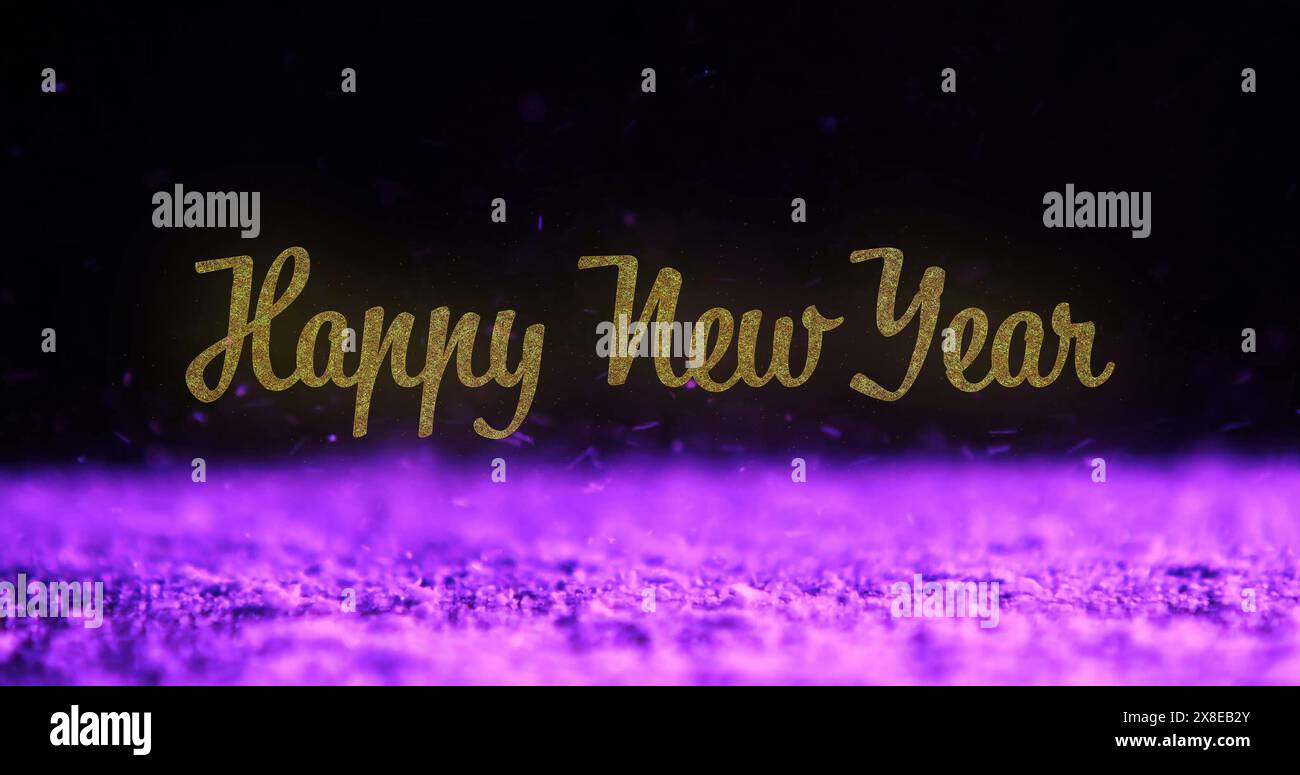 Il testo Golden Happy New Year si illumina su sfondo viola Foto Stock