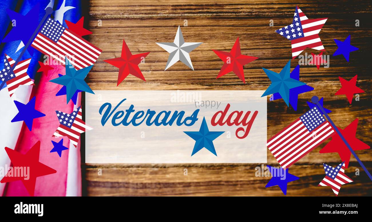 Superficie in legno con stelle colorate e bandiere americane per la celebrazione del Veterans Day Foto Stock