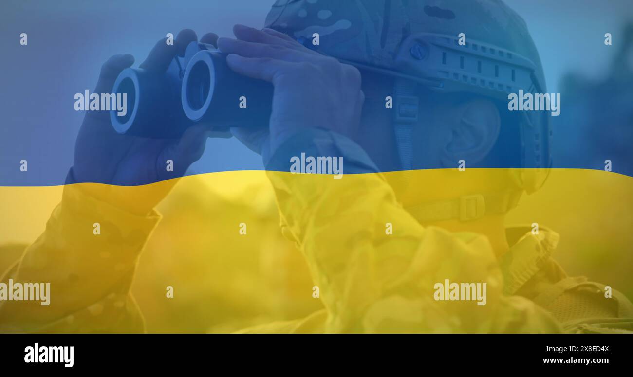 Un giovane professionista caucasico che indossa il casco e tiene binocoli Foto Stock