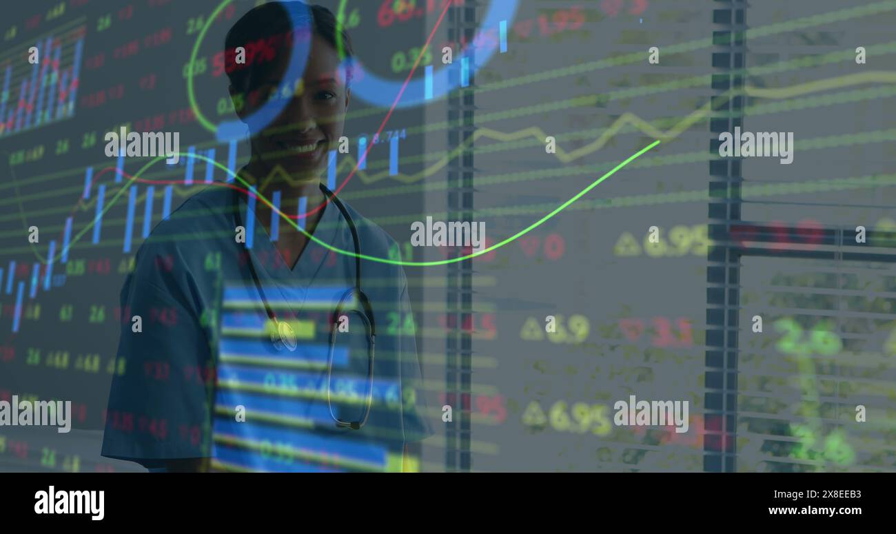 Immagine dell'elaborazione di dati finanziari su una donna afroamericana Foto Stock