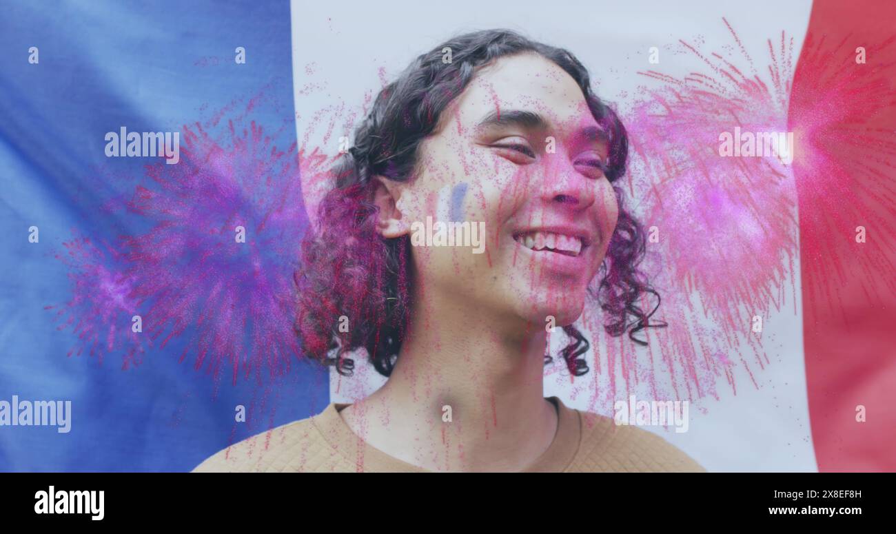 Immagine della bandiera della francia su una persona non binaria sorridente Foto Stock