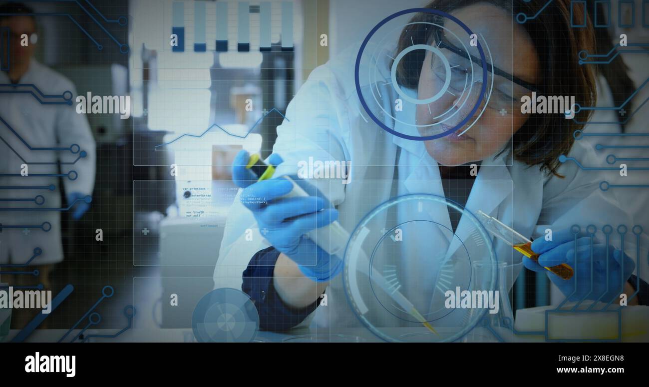 Immagine di grafici, cerchi di carico, scienziata caucasica che preleva un campione liquido dalla provetta Foto Stock