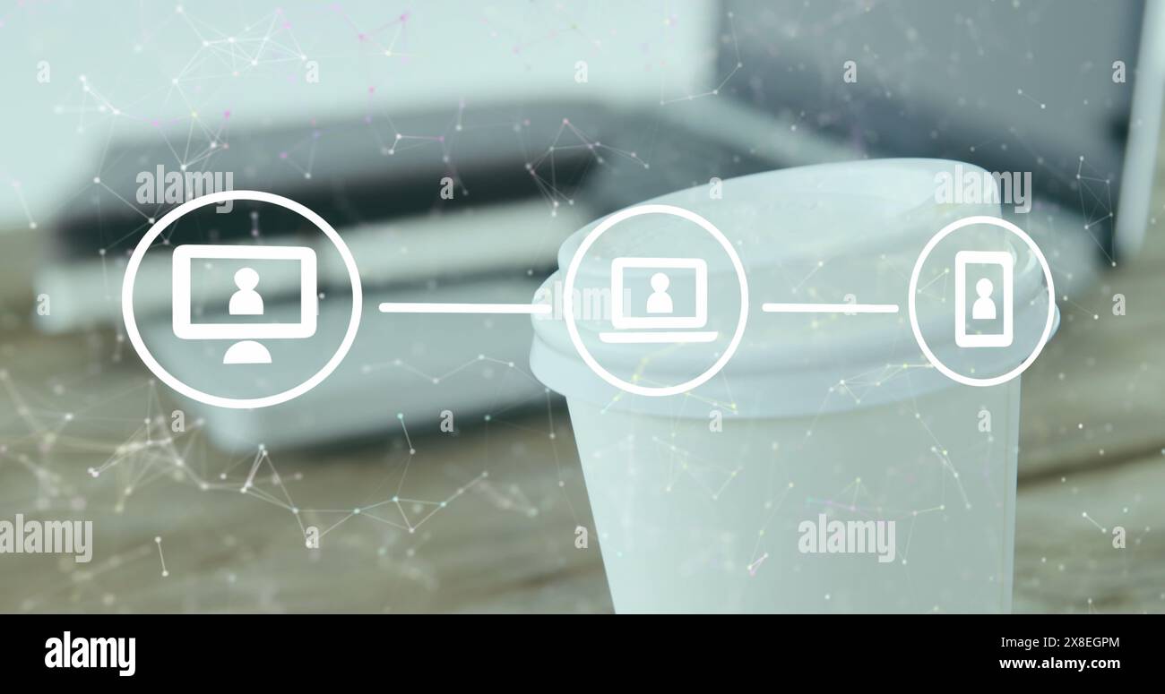 Immagine del diagramma di flusso delle icone e dei punti collegati sulla tazza da caffè e sul laptop sul tavolo Foto Stock