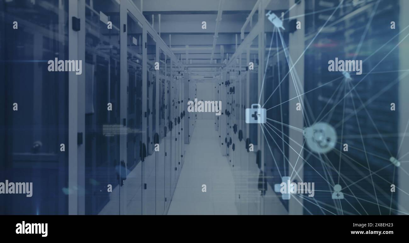 Immagine di un globo rotante di icone mediche, spot luminoso ed elaborazione dei dati rispetto alla sala server Foto Stock