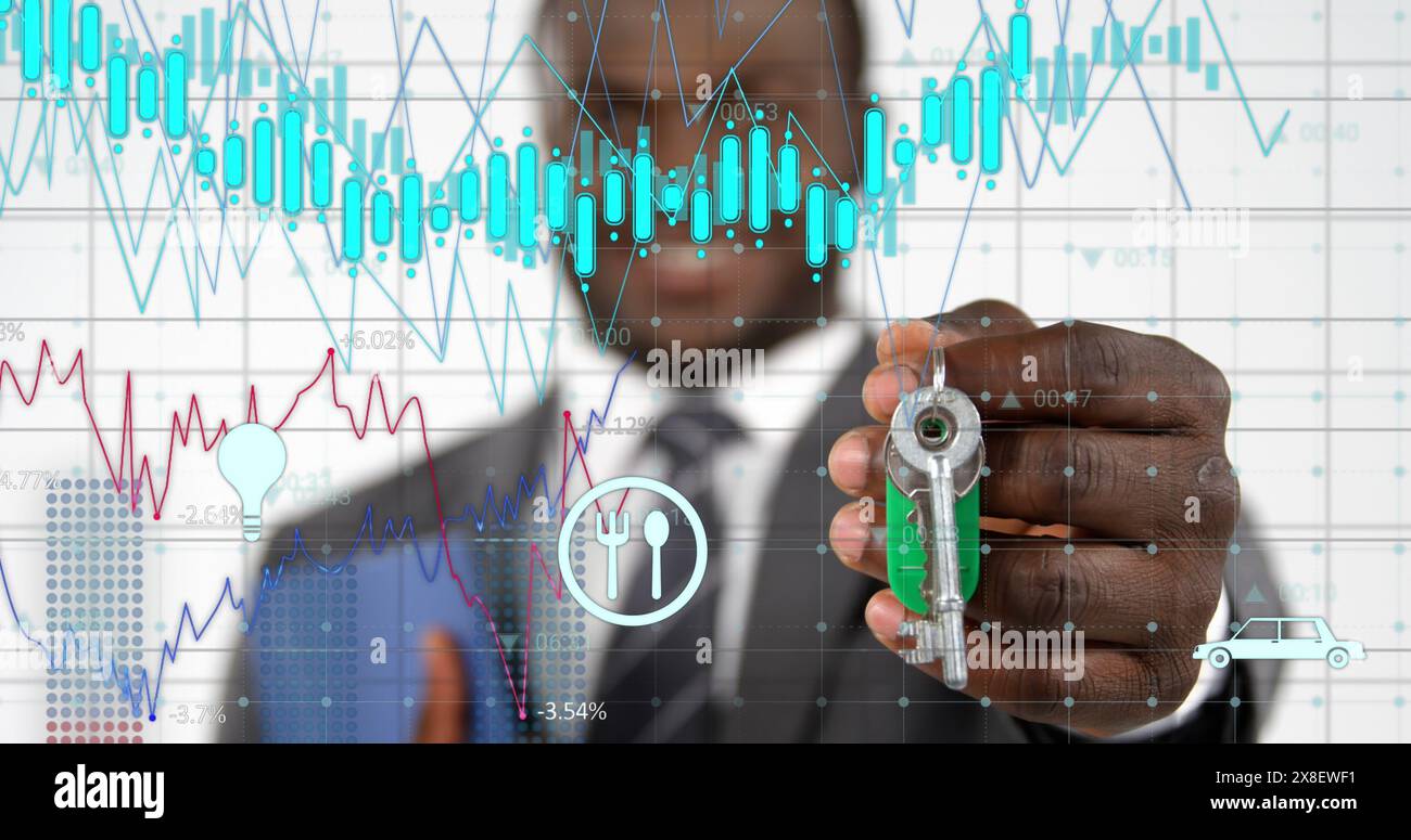 Immagine dell'elaborazione dei dati finanziari su un uomo d'affari afroamericano con chiavi Foto Stock