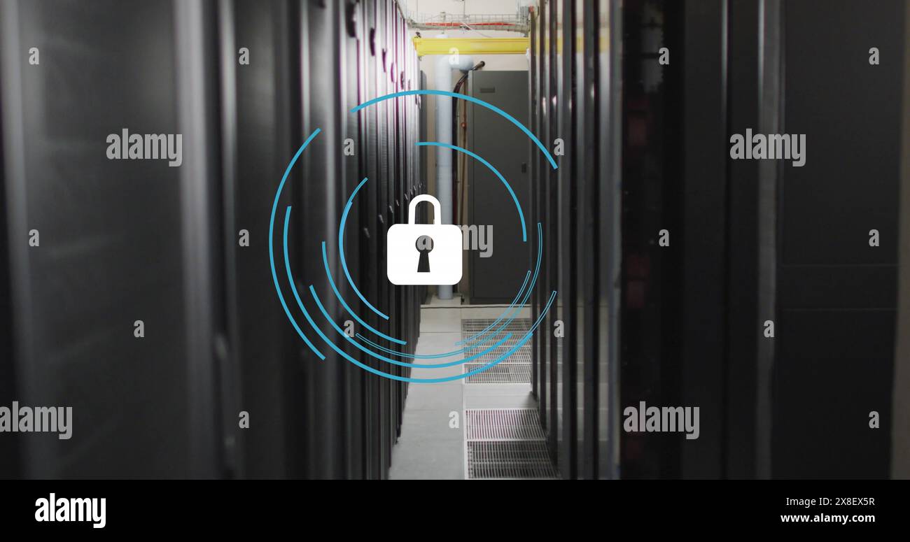 Immagine dell'icona del lucchetto di sicurezza a fronte della sala server del computer Foto Stock