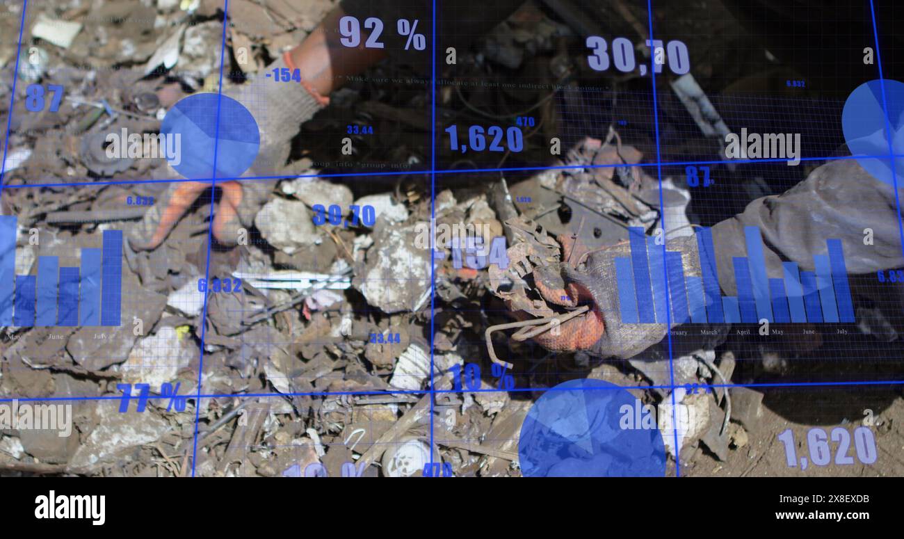 Immagine dell'elaborazione dei dati statistici rispetto alla sezione intermedia del lavoratore maschile che lavora nel deposito di rifiuti Foto Stock