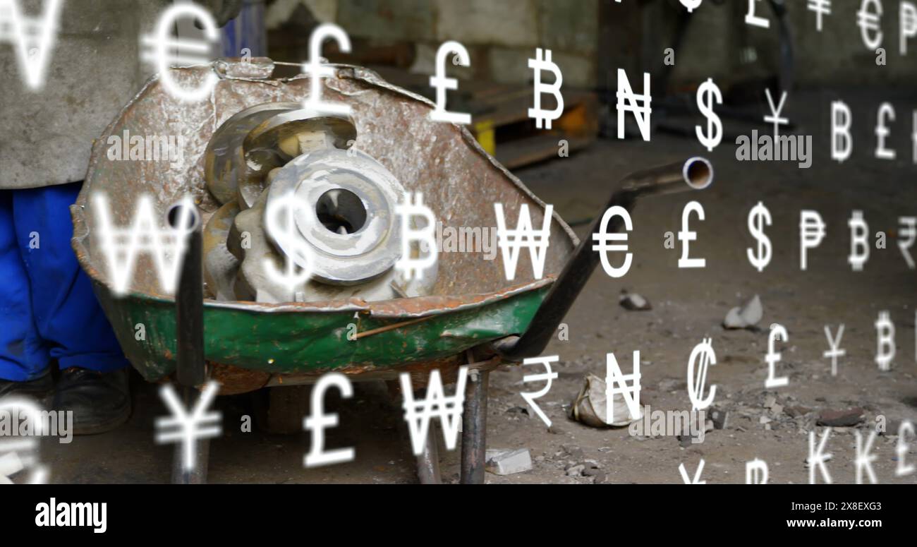 Immagine di più simboli di valuta sulla sezione centrale dei lavoratori dotati di attrezzature Foto Stock