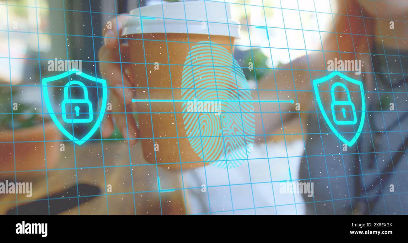 Immagine del lucchetto negli schermi e delle impronte digitali a scansione, donna caucasica che prende una tazza di caffè Foto Stock