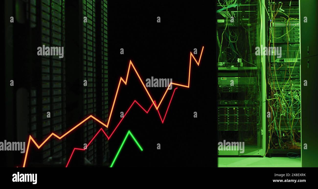 Immagine dell'elaborazione dei dati statistici rispetto alla sala server del computer Foto Stock
