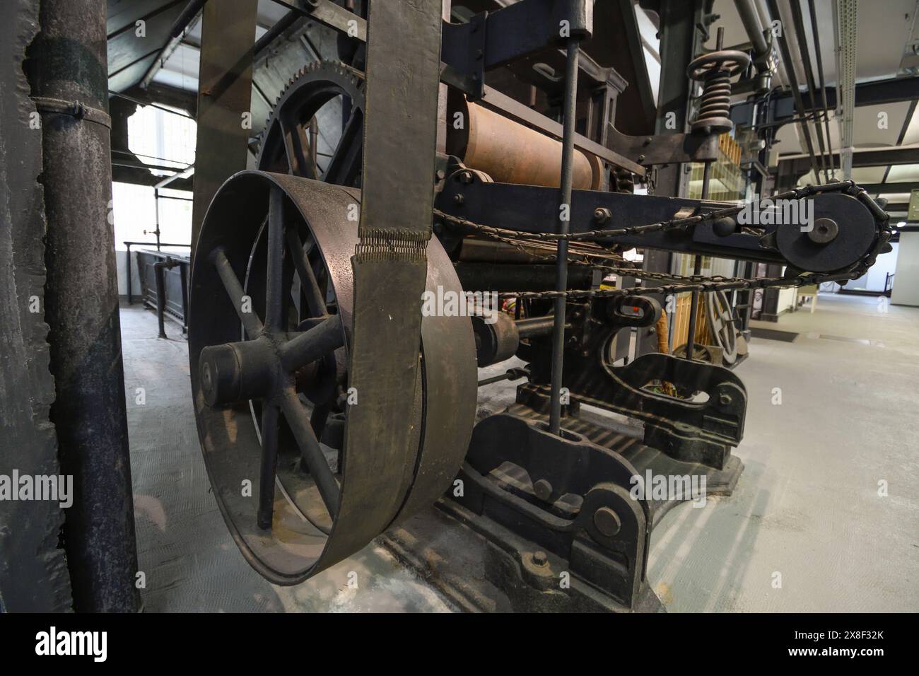 Vecchi macchinari per la fabbricazione di indumenti tessili Foto Stock