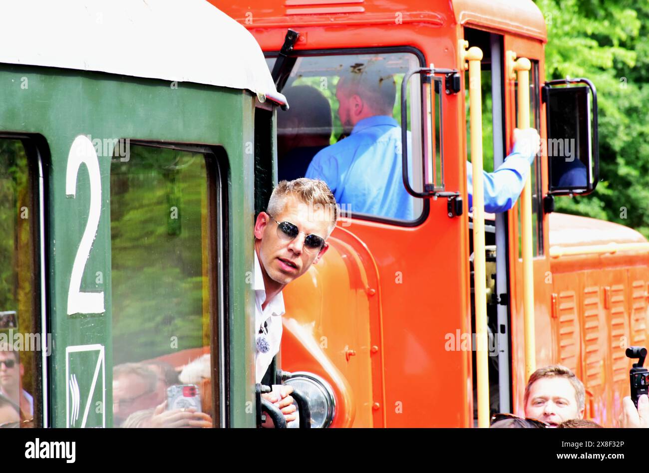 Felcsut, Ungheria. 05.24.2024. Peter Magyar, giovane politico dell'opposizione, incontro con la stampa. il sito della famigerata stazione ferroviaria in miniatura. Foto Stock