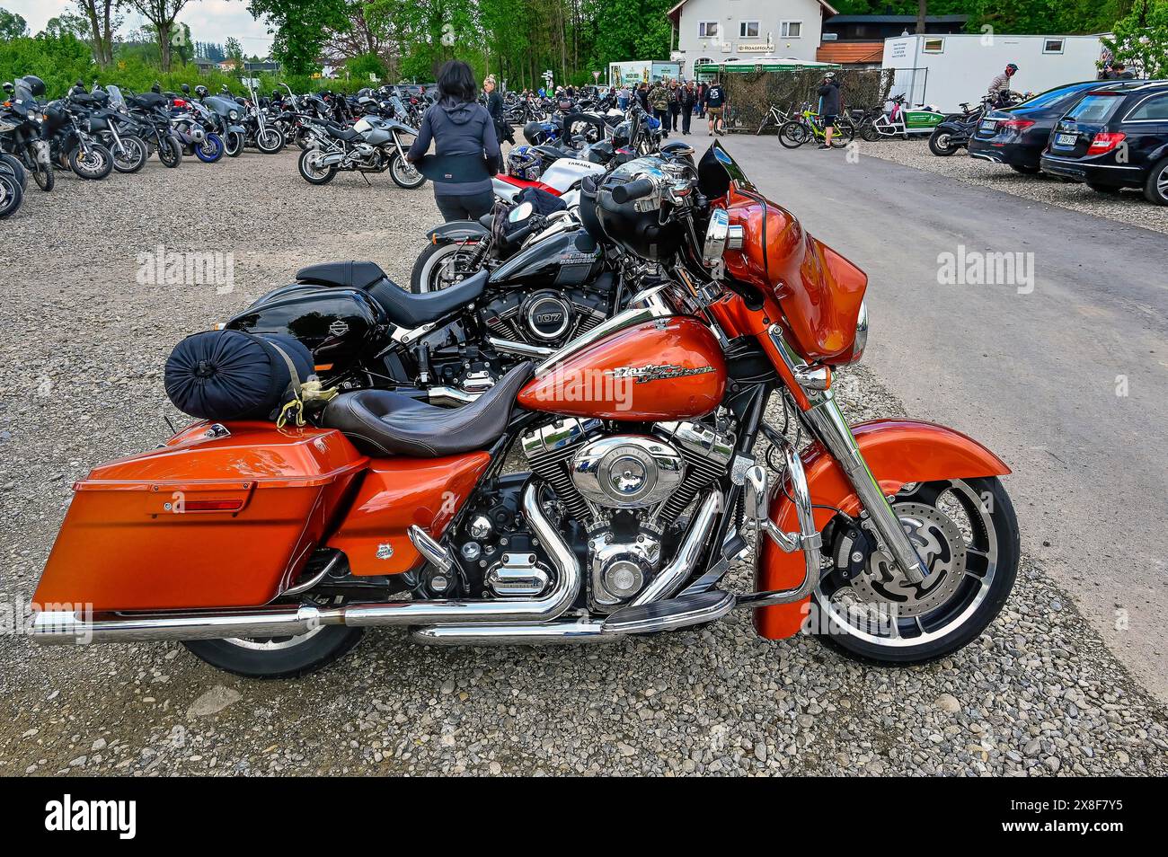 Harley-Davidson Street Glide a Bikertreff, Allgaeu, Svevia, Baviera, Germania Foto Stock