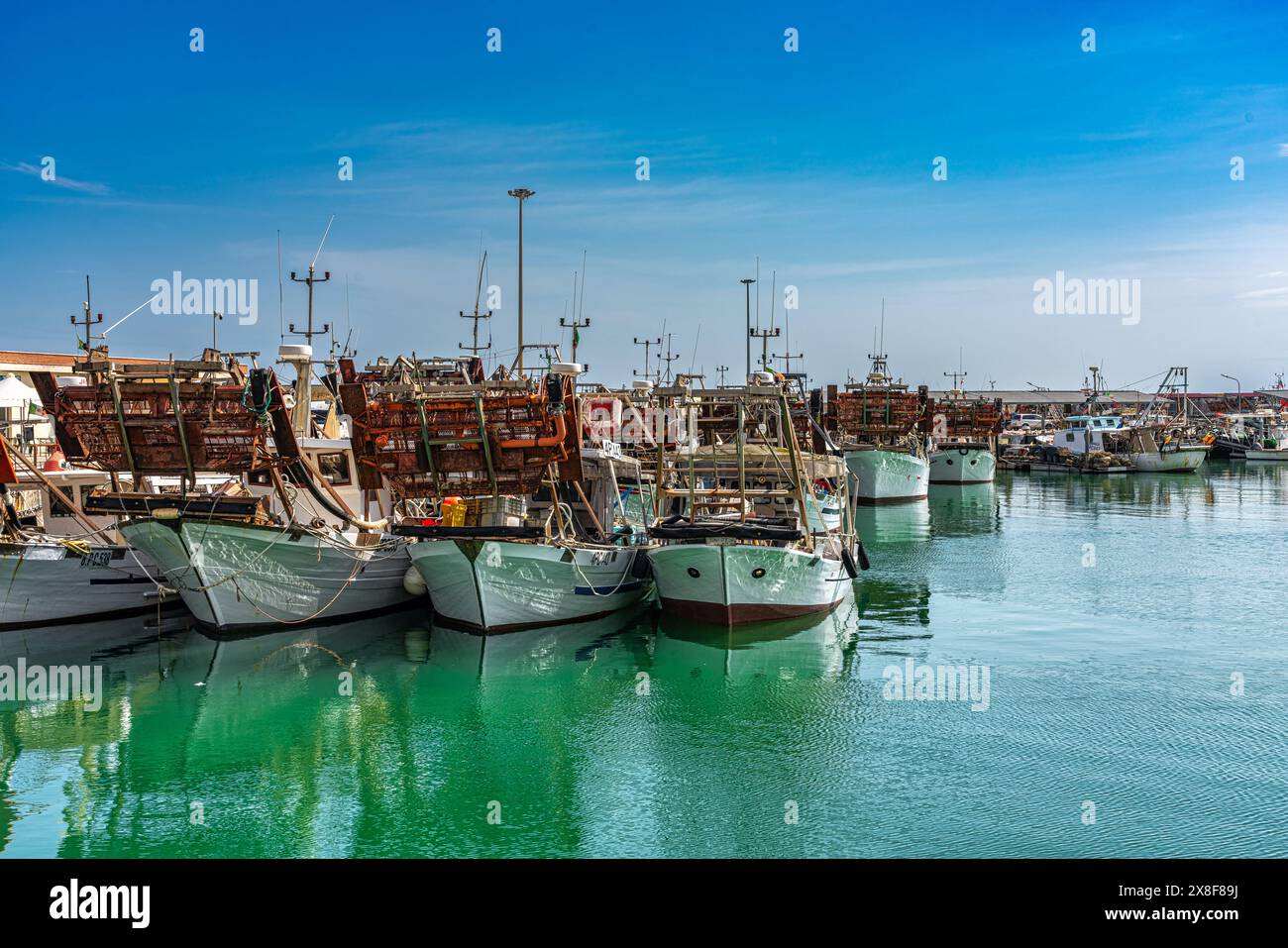 Barche da pesca ormeggiate nel porto di Giulianova. Giulianova, provincia di Teramo, Abruzzo, Italia, Europa Foto Stock