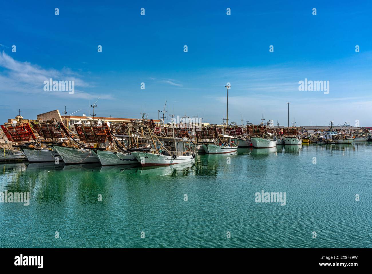 Barche da pesca ormeggiate nel porto di Giulianova. Giulianova, provincia di Teramo, Abruzzo, Italia, Europa Foto Stock