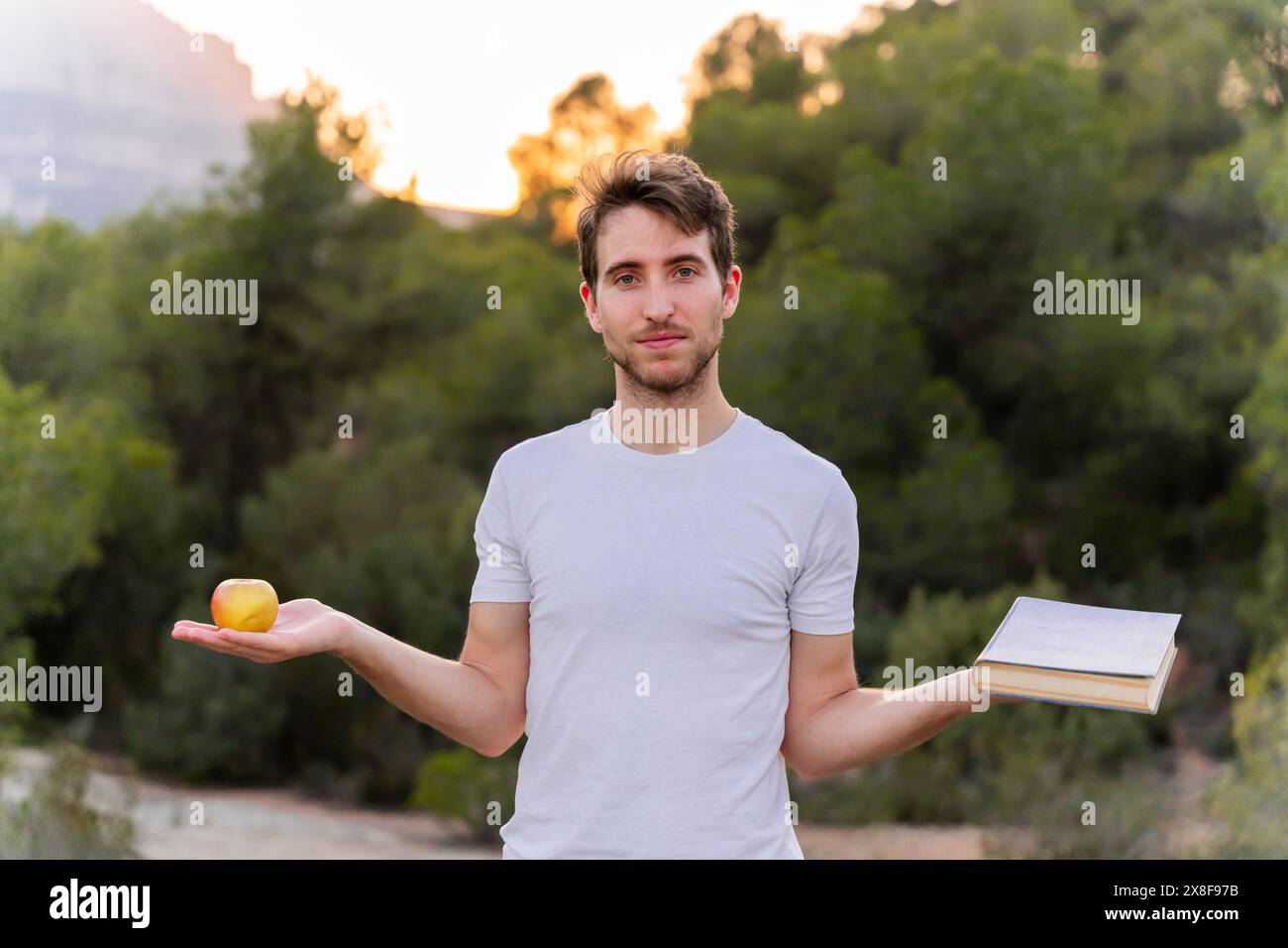 Sano equilibrio tra corpo e mente. Nutrizione sana e abitudini sane come stile di vita sano Foto Stock
