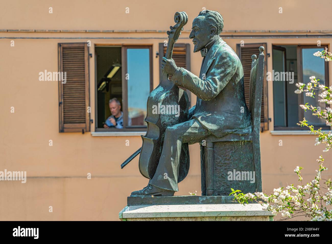 Monumento a Gaetano Braga, compositore e musicista. Giulianova, provincia di Teramo, Abruzzo, Italia, Europa Foto Stock