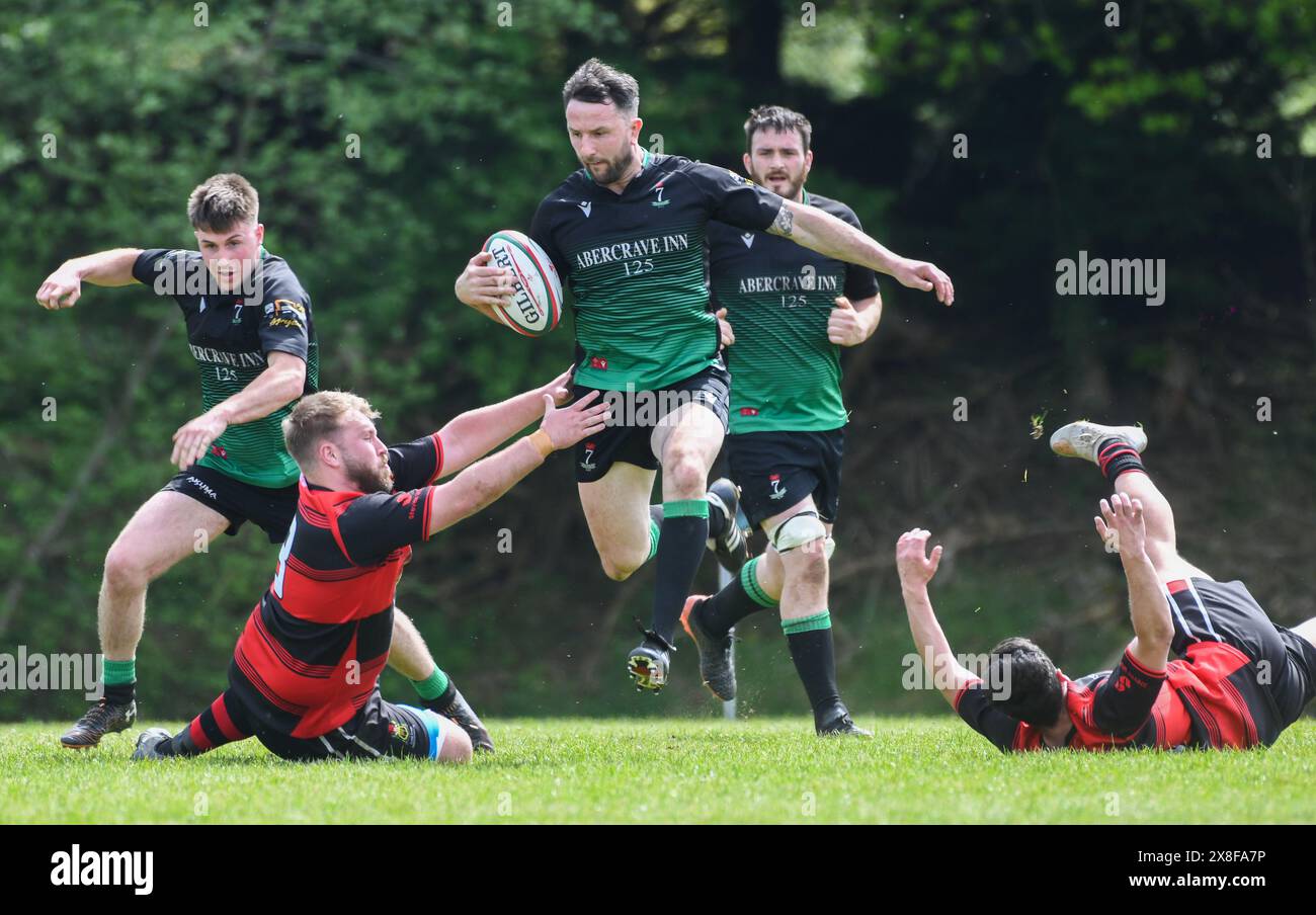 Seven Sisters, 11 maggio 2024. Seven Sisters contro Pantyffynnon, League 5 West Central Action sul campo della partita Seven Sisters League 5 West Central contro Pantyffynnon. Foto Stock