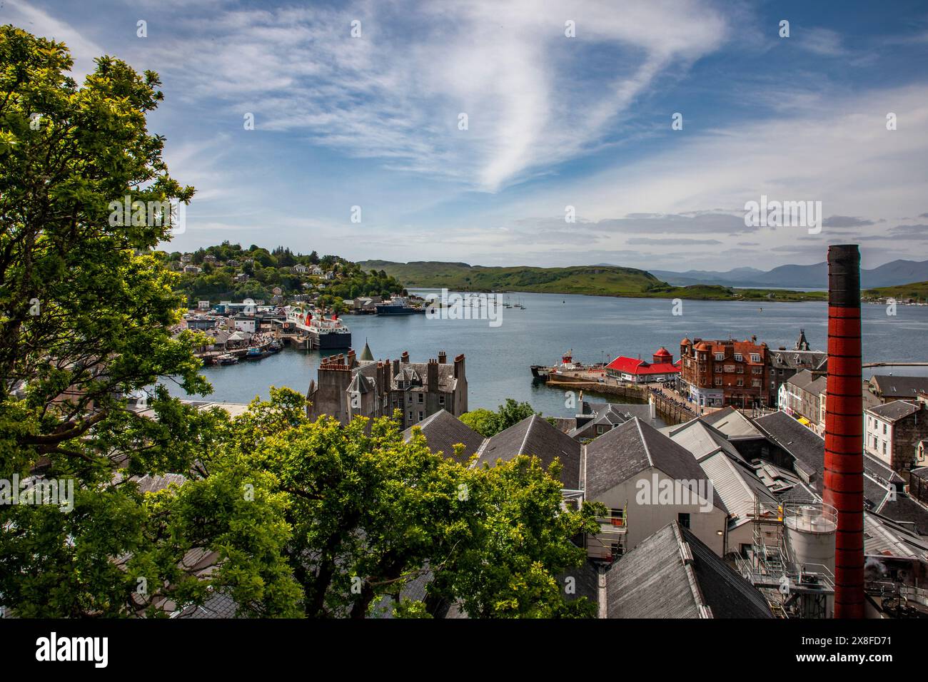 Vista estiva di Oban e della baia di Oban, Argyll Foto Stock