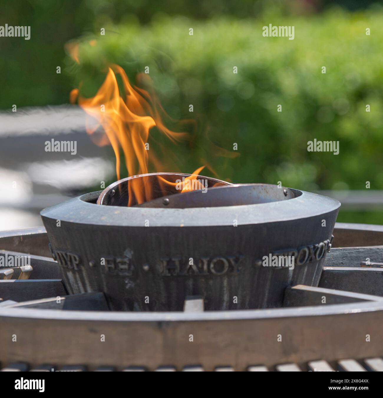 Losanna, Svizzera. 5 maggio 2024. Presentazione delle luci olimpiche sulla piazza di fronte al museo del Comitato Olimpico Internazionale durante l'Olimpiade di Parigi. I Giochi Olimpici di Parigi del 2024 si sono svolti al Museo Olimpico di Losanna, la capitale olimpica. (Credito: Eric Dubost/SipaUSA) credito: SIPA USA/Alamy Live News Foto Stock